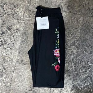 Agnes & Dora embroidered black leggings